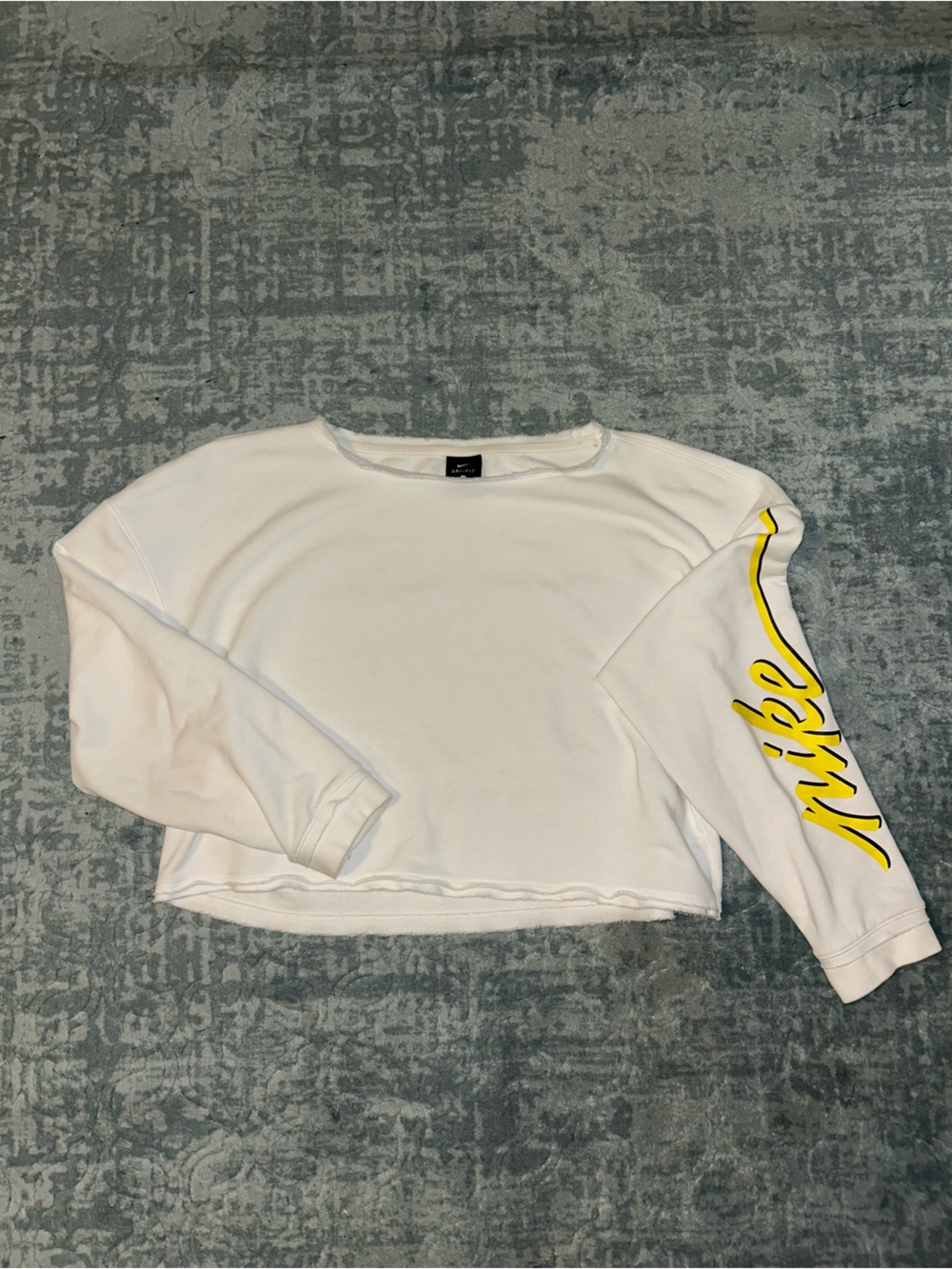 Cropped White & Yellow Nike Dri-FIT Sweatshirt